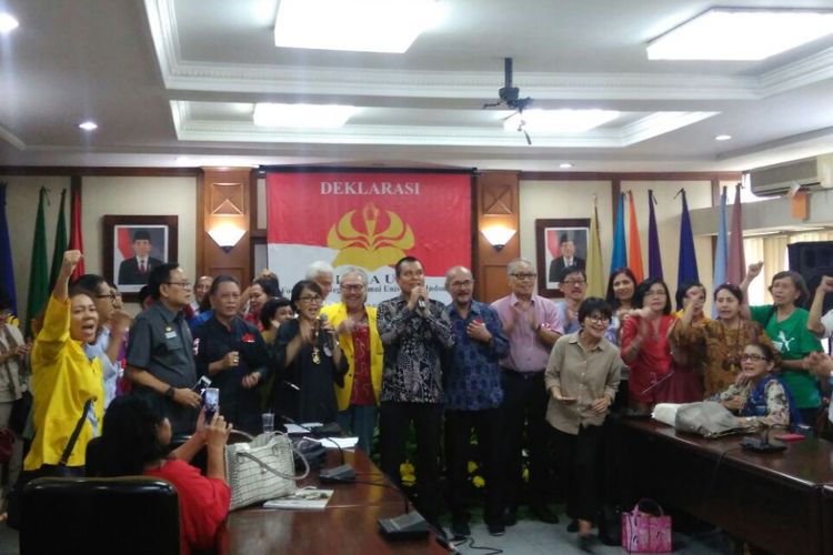 Alumni Universitas Indonesia (UI) mendeklarasikan Forum Bela Negara Alumni UI atau BARA UI, di Gedung Rektorat Kampus UI Salemba, Jakarta, Senin (10/7/2017).