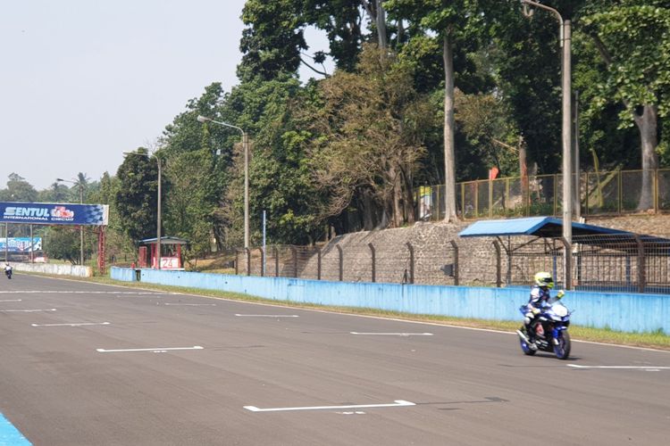 Nicky Haiden setelah melewati garis finish di seri ke-2 Yamaha Sunday Racing 2019