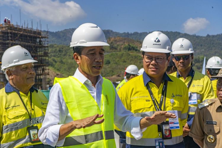 Suasana presiden Joko Widodo saat mengunjungi PT AMMAN di Kabupaten Sumbawa, NTB, Selasa (20/6/2023)