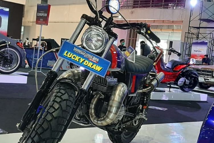 Motor custom Suzuki GT 185 untuk Lucky Draw di Indonesian Custom Show (ICS)