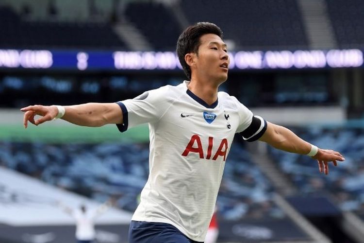 Pemain Tottenham Hotspur, Son Heung-Min, saat merayakan gol ke gawang Arsenal, Minggu (12/7/2020) malam WIB.