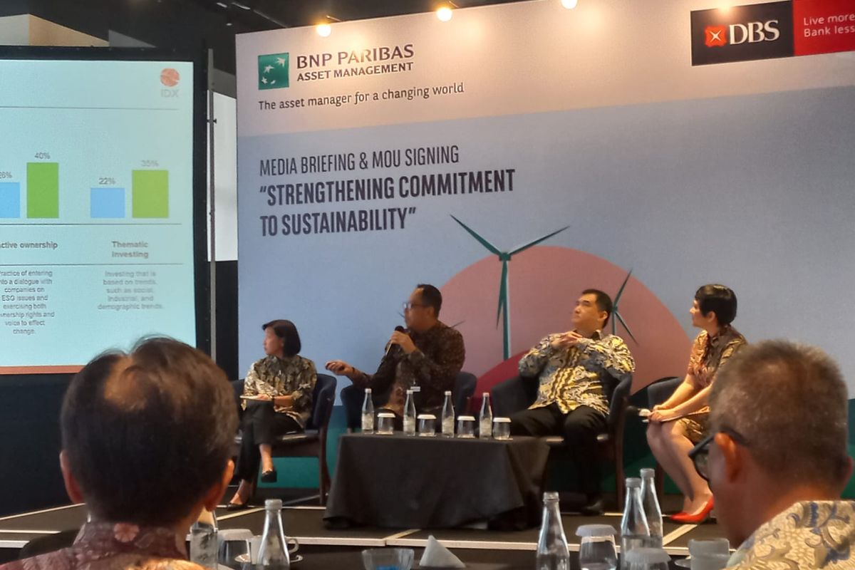 Kepala Divisi Pengembangan Bisnis Bursa Efek Indonesia (BEI) Ignatius Denny Wicaksono dalam konferensi pers Peluncuran BNP Paribas Indonesia ESG Equity Fund, Rabu (2/8/2023). 