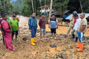 Padang Banjir Lagi, 3 Rumah Warga Rusak dan Tanggul Jebol