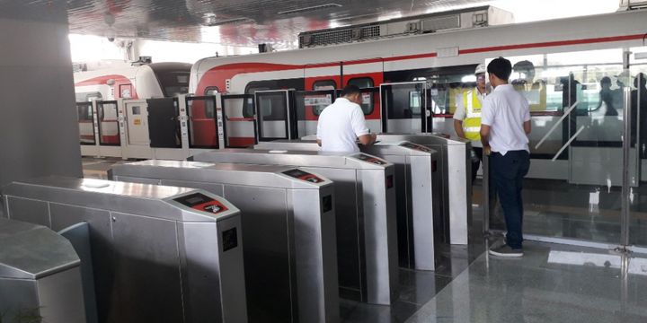 Mesin tap tiket sudah dipasang di Stasiu Velodrome LRT Jakarta, Rawamangun, Jakarta Timur, Rabu (15/8/2018).