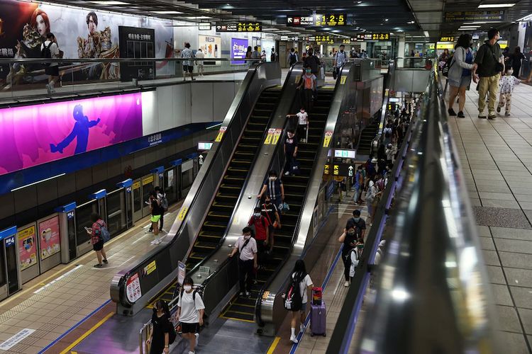 Stasiun kereta bawah tanah akan digunakan sebagai tempat perlindungan bila ada serangan udara di Taipei, Taiwan.