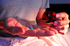Minum Obat Kuat Bisa Membuat Pria Tahan Lama di Ranjang, Benarkah?