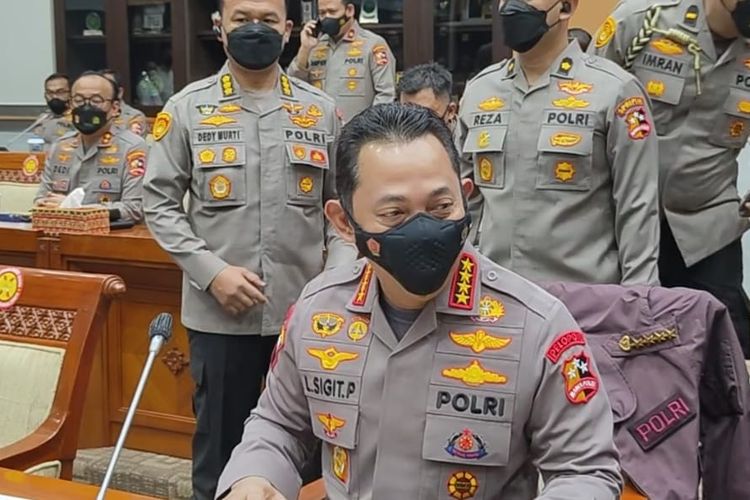 Kapolri Jenderal Listyo Sigit Prabowo saat tiba di ruang rapat Komisi III DPR RI, Senayan, Jakarta Pusat, Rabu (24/8/2022). 