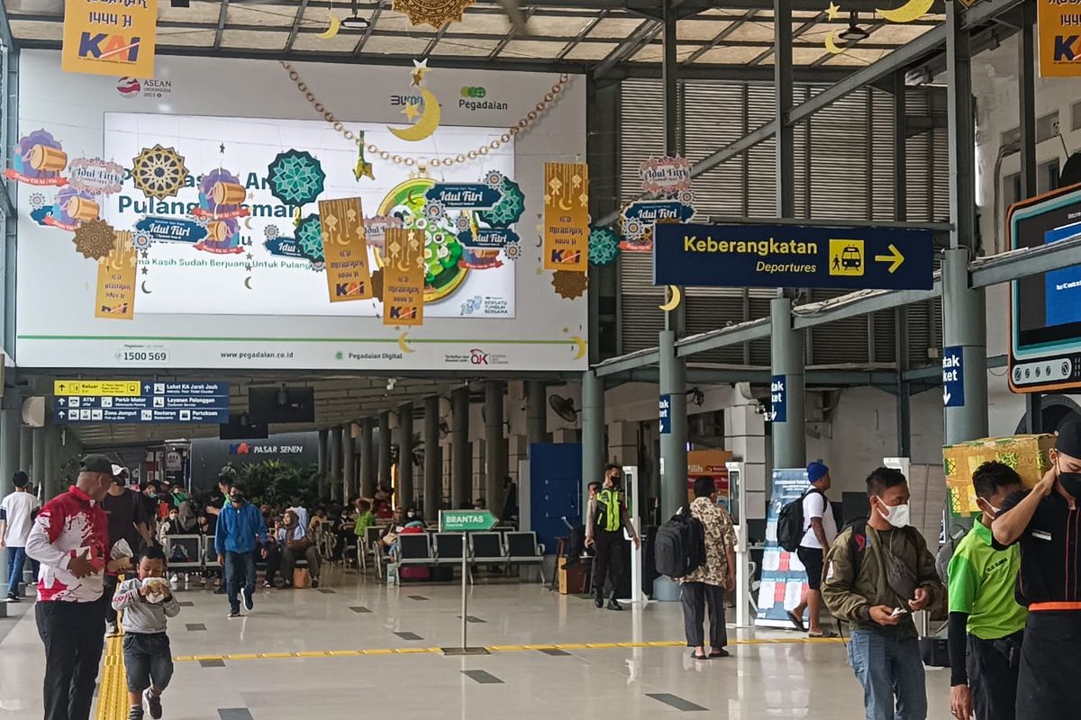 Pantauan langsung Stasiun Pasar Senen Jakarta Pusat, belum mengalami kenaikan untuk keberangkatan penumpang mudik pada hari ini, Selasa (11/4/2023).