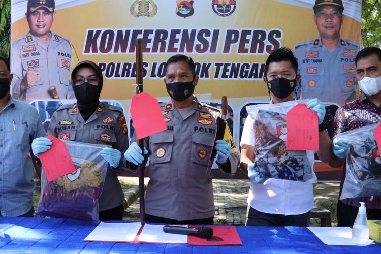 Jumpa pers di Polres Lombok Tengah kasus pembunuhan 2 begal ditemukan di jalan Desa Ganti