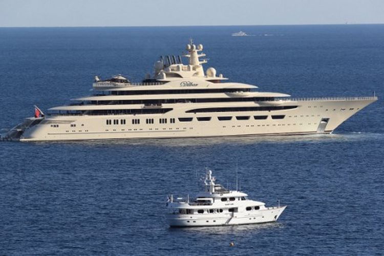 Superyacht mewah Dilbar berlayar di lepas pantai Monaco pada 20 April 2017. 