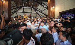 Makan Siang bersama Masyarakat Medan, Prabowo Ingatkan untuk Terus Jaga Persatuan