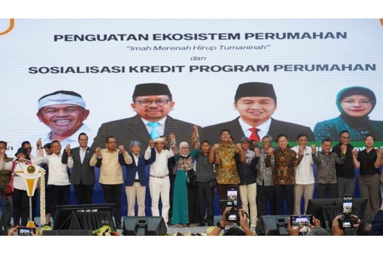 Peluncuran program Imah Merenah Hirup Tumaninah oleh Pemerintah Provinsi (Pemprov) Jawa Barat (Jabar) di Sabuga Institut Teknologi Bandung (ITB), Kota Bandung, Kamis (18/9/2025). 