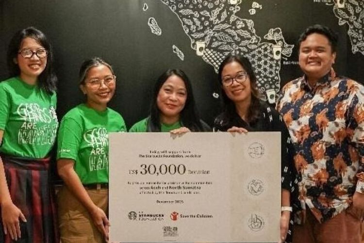 Starbucks melalui The Starbucks Foundation, menyumbangkan 30.000 dollar AS kepada Save the Children dan 17.000 dollar AS kepada Planet Water Foundation untuk membantu masyarakat di Sumatra yang terkena dampak banjir dan tanah longsor. 