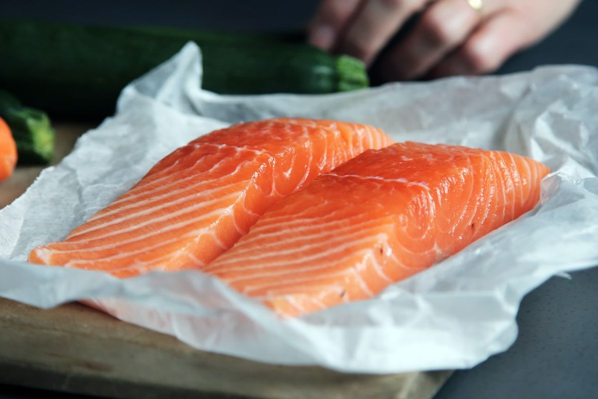 Ilustrasi daging ikan salmon. 