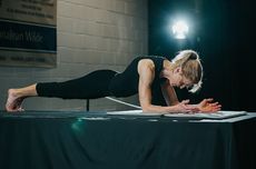 Perempuan 58 Tahun Pecahkan Rekor Waktu Plank Terlama