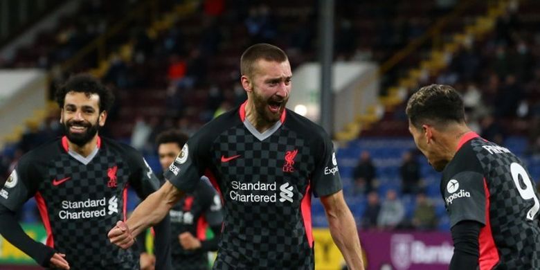 Selebrasi Nathaniel Phillips (tengah) setelah mencetak gol ke gawang Burnley dalam pertandingan Liga Inggris pekan ke-37 di Stadion Turf Moor, Kamis (20/5/2021) dini hari WIB. 