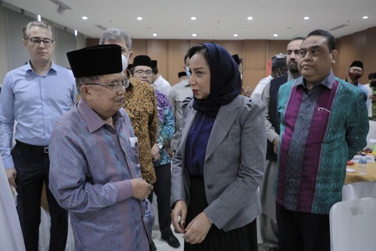 Ketua Umum Dewan Masjid Indonesia (DMI) Jusuf Kalla dalam pertemuan dengan kepala perwakilan duta besar negara-negara muslim di Gedung DMI, Jalan Matraman, Jakarta Timur, Rabu (22/6/2022).