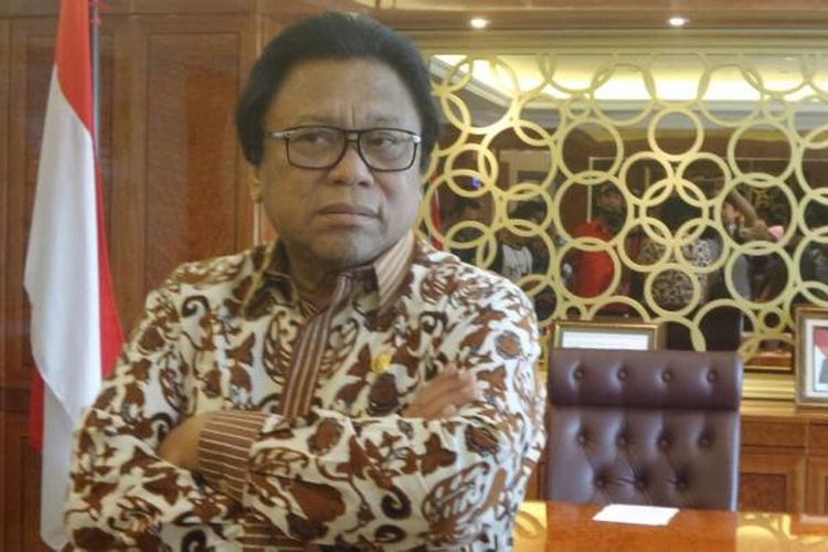 Ketua Umum Partai Hanura Oesman Sapta Odang di Kompleks Parlemen, Senayan, Jakarta, Kamis (12/1/2017)
