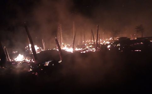Fire Razes 22 Traditional Wooden Houses in Indonesia’s East Nusa Tenggara 