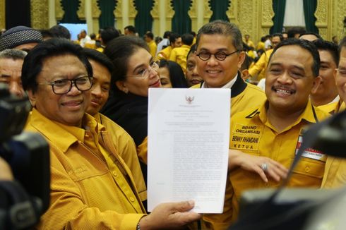 Oesman Sapta Tunjukkan SK Menkumham yang Sahkan Kepengurusan Kubunya