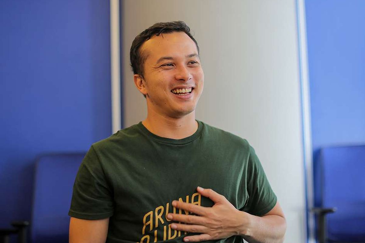 Artis peran Nicholas Saputra, pemeran karakter Bono dalam film Aruna dan Lidahnya, saat wawancara promosi film tersebut di Redaksi Kompas.com, Menara Kompas, Jakarta, Kamis (6/9/2018). Aruna dan Lidahnya merupakan film adaptasi lepas dari novel karangan Laksmi Pamuntjak berjudul sama yang disutradarai oleh Edwin.