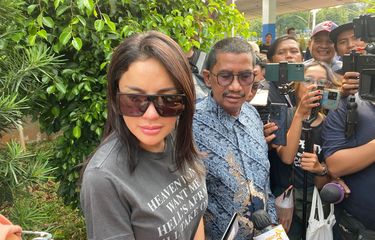 Artis Nikita Mirzani saat ditemui di Polda Metro Jaya, Kamis (3/10/2024).