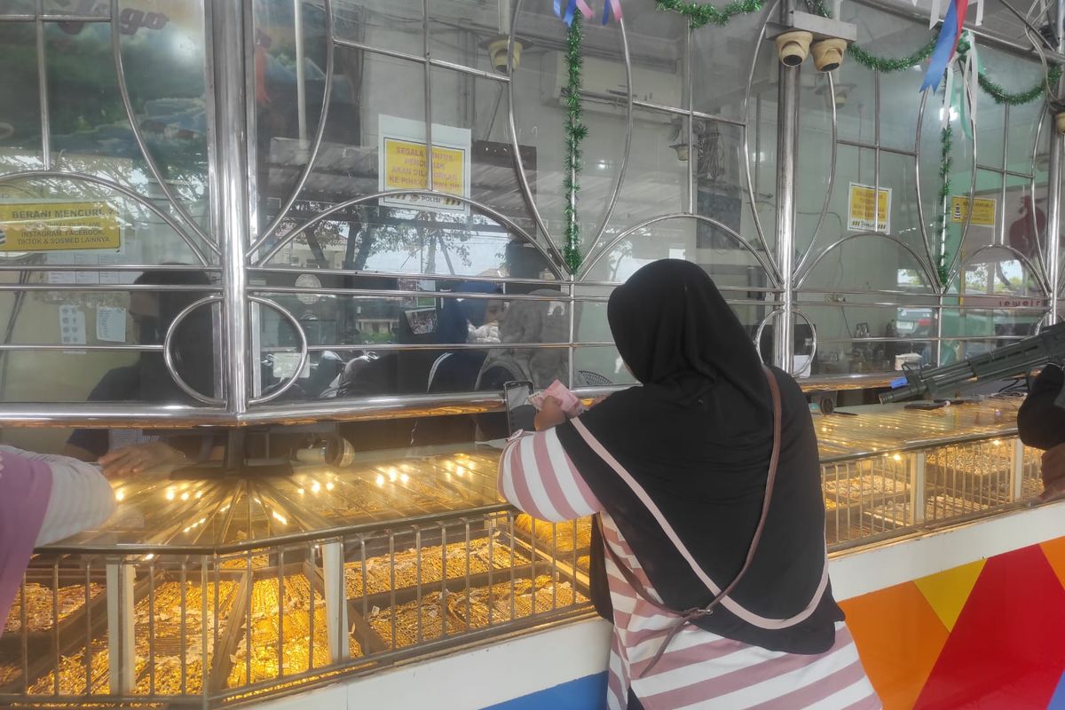 Usai Panen, Petani Langsung Berburu Emas meski Harganya Melonjak