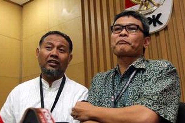 Wakil Ketua Komisi Pemberantasan Korupsi (KPK) bidang penindakan Bambang Widjojanto (kiri) bersama juru bicara KPK Johan Budi SP di Gedung KPK, Jakarta.