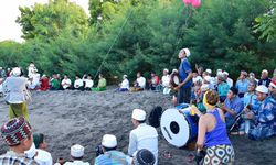 Meriahnya Doa Bersama Masyarakat Banyuwangi Di Pinggir Pantai