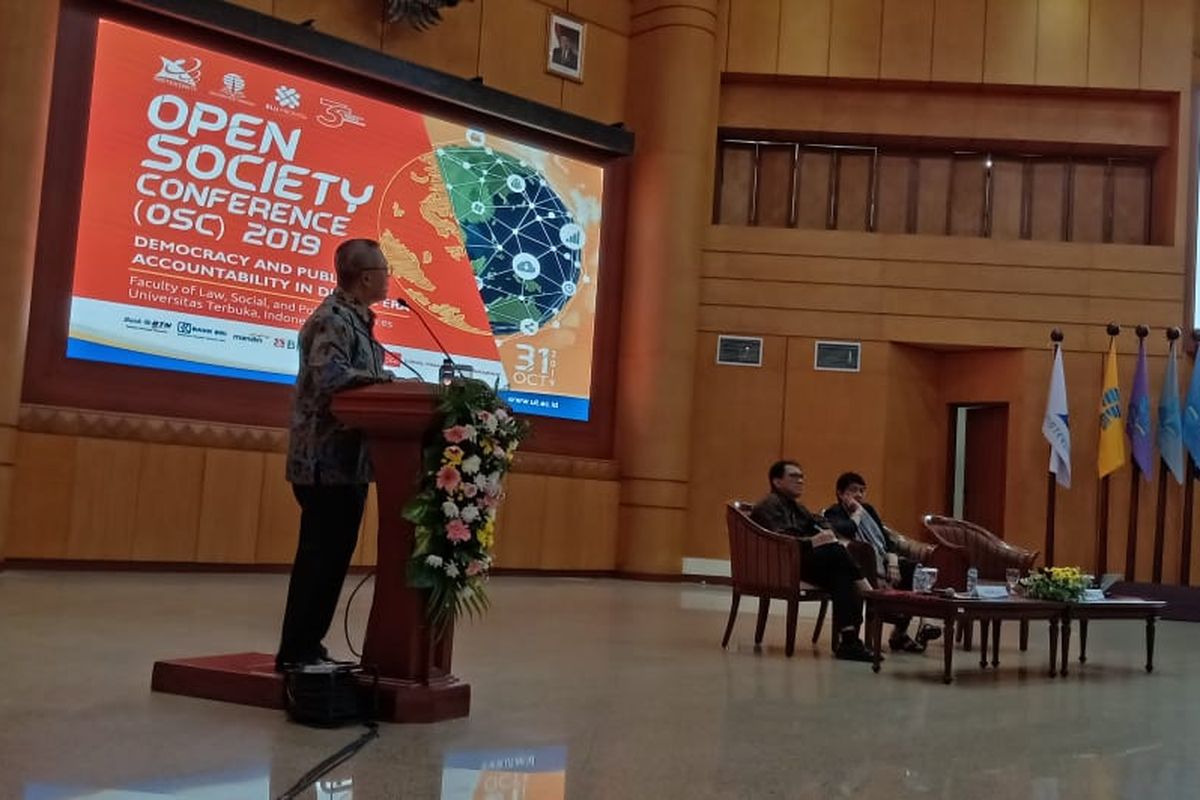 Universitas terbuka menggelar konferensi internasonal ?Open Society Conference (OCS) 2019? yang digagas Fakultas Hukum, Ilmu Sosial, dan Ilmu Politik Universitas Terbuka (FHISIP-UT) dan mengangkat tema ?Demokrasi dan Akuntabilitas Publik di Era Digital? di Tangerang Selatan (31/10/2019).