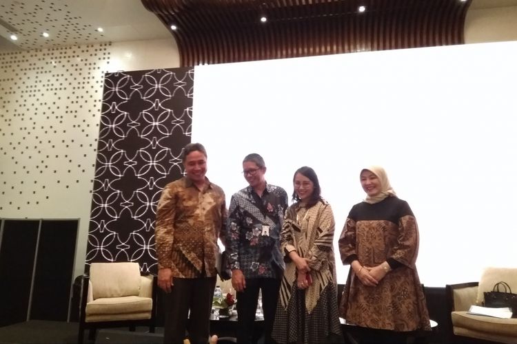 dari kiri ke kanan, Hilman Farid (Dirjen Kemendikbud), Ricky Joseph Pesik (Deputi IV Bidang Pemasaran Bekraf), Laura Prisloo (Ketua Harian Pelaksana Indonesia Market Focus di LBF 2019), dan Rosidayati Rozalina (Ketua Umum IKAPI)
