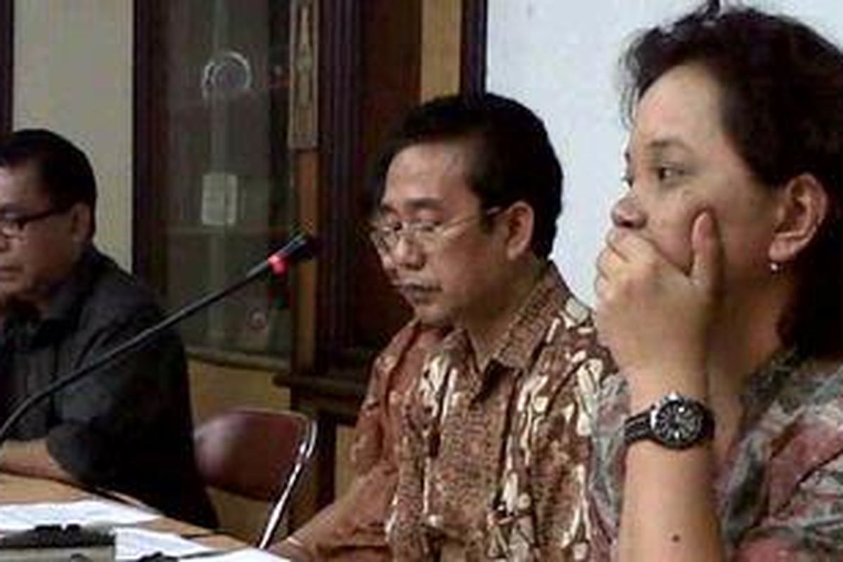 Gereja Kristen Indonesia dan Persekutuan Gereja-Gereja di Indonesia (PGI) mengecam pemkot Bogor yang menolak mengikuti keputusan MA untuk menyetujui IMB GKI Taman Yasmin. Mereka menolak keras semua tawaran yang Pemkot Bogor termasuk keinginan pemkot membeli tanah dan bangunan tersebut untuk relokasi, Gedung PGI, Senin (14/3/2011).