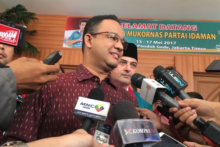 Gubernur DKI Jakarta terpilih Anies Baswedan usai acara Musyawarah Koordinasi Nasional (Mukornas) Partai Idaman di Asrama Haji Pondok Gede, Jakarta Timur, Selasa (16/5/2017). 