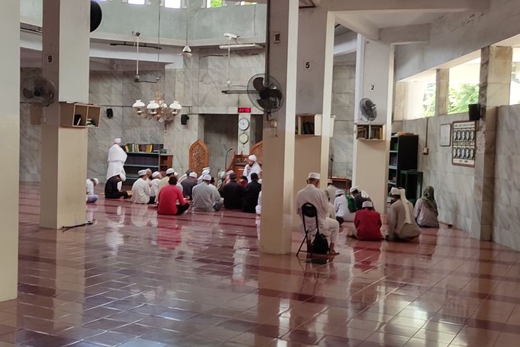 Kegiatan taklim di Masjid Jami Kebon Jeruk Jakarta Barat, Selasa (20/4/2021)