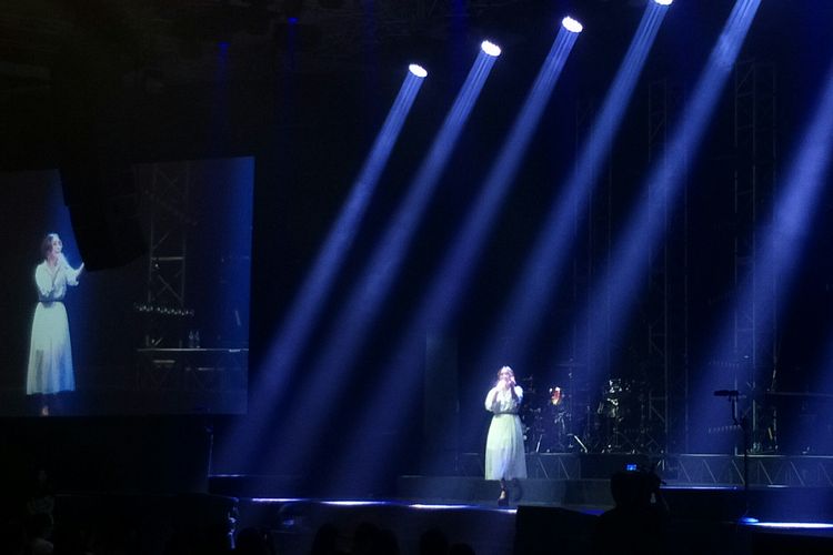 Penyanyi Gisella Anastasia tampil menjadi penampil pembuka konser Lukas Graham di The Kasablanka Hall, Tebet, Jakarta Selatan, Selasa (1/10/2019).