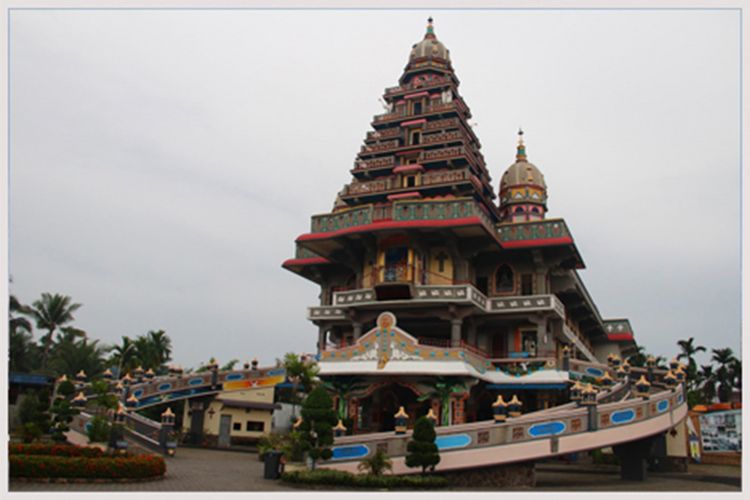 Graha Maria Annai Velangkanni yang dibangun mulai tahun 2001 ini merupakan sebuah gereja katolik, berada di Jalan Sakura III, Tanjung Selamat, Medan, Sumatera Utara. 