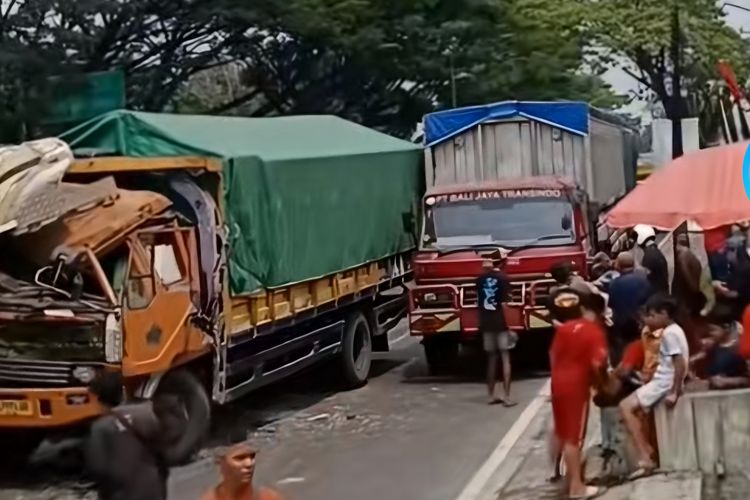 4 Truk Tabrakan Beruntun di Jalur Malang-Surabaya, 2 Pengemudi Terjepit