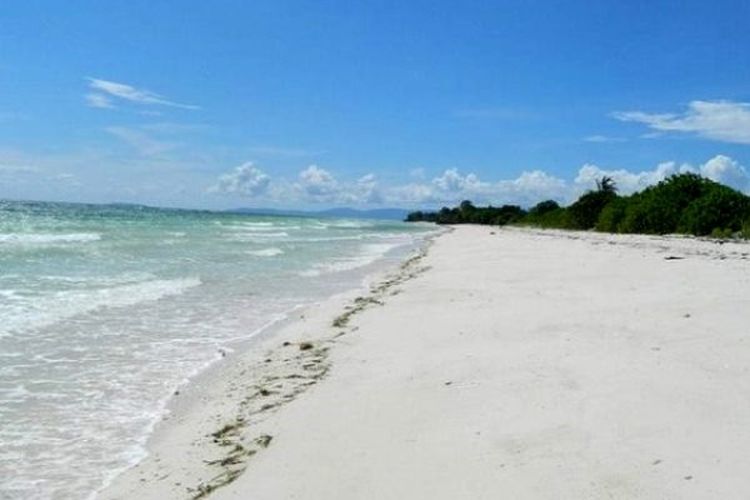 Pantai Gudang Garam, salah satu pantai di sekitar Medan tepatnya di Kabupaten Serdang Bedagai. 