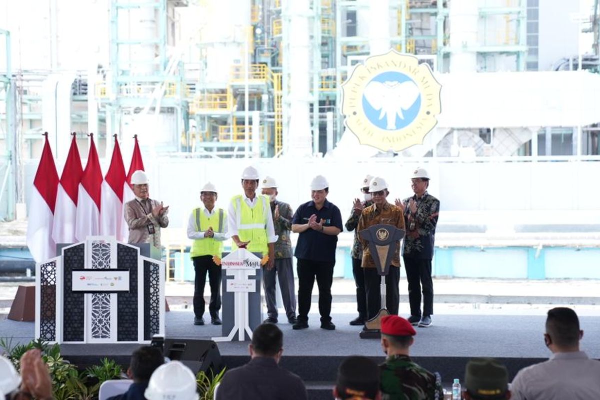 Proyek pembangunan pabrik pupuk
tersebut diresmikan langsung oleh Presiden Republik Indonesia Joko Widodo yang ditandai secara
simbolis dengan prosesi penekanan tombol switch on dan penandatanganan prasasti. Dalam
peresmiannya tersebut, Presiden Joko Widodo didampingi oleh Menteri BUMN Erick Thohir, Menteri
Sekretaris Negara Pratikno, Wakil Menteri BUMN 1 Pahala Nugraha Mansury, Pj. Gubernur Aceh
Achmad Marzuki, Pj. Walikota Lhokseumawe Imran, Pj. Bupati Aceh Utara Azwardi, Direktur Utama
PTPP Novel Arsyad, Direktur Operasi Bidang EPC Eddy Herman Harun, dan jajaran pejabat
pemerintahan dan pejabat lainnya. Acara peresmian tersebut dilaksanakan secara langsung di lokasi
pabrik KEK Arun Lhokseumawe, Aceh pada hari Jumat (10/02).