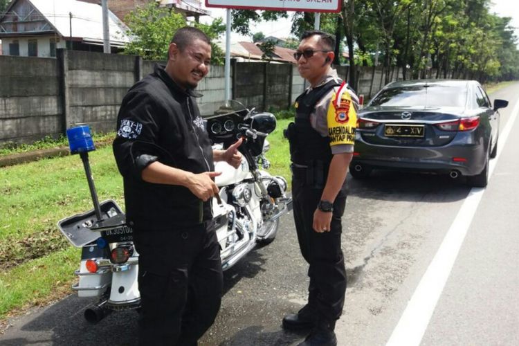Seorang pengendara motor gede (Moge) Harley Davidson, Adriansyah (30) warga Kompleks Mangasa Permai, Blok Q1 nomor 1, Makassar menerobos pintu jalan tol, Sabtu (24/2/2018).