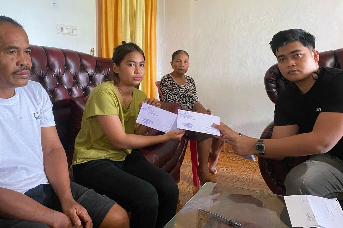 Keluarga almarhumah Feni Ere di rumahnya di Jalan Pongsimpin, Lorong Pengairan, Kelurahan Mungkajang, Kecamatan Mungkajang, Kota Palopo, Sulawesi Selatan, menerima Surat Pemberitahuan Perkembangan Hasil Penyelidikan (SP2HP) dari Polres Palopo, Minggu (9/3/2025)