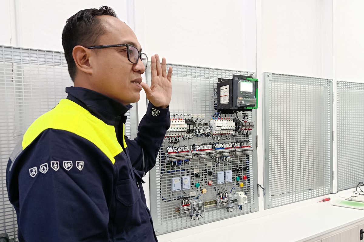 Salah satu area training di Service Hub Batam, Schneider Electric pada Rabu (25/2/2026).