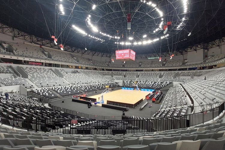 Suasana Indonesia Arena yang akan menjadi venue FIBA World Cup atau Piala Dunia Basket 2023 yang dimulai pada 25 Agustus 2023. Saat ini, Perbasi sedang menggelar tes event pada 2-5 Agustus 2023 untuk memastikan kesiapan Indonesia Arena. 