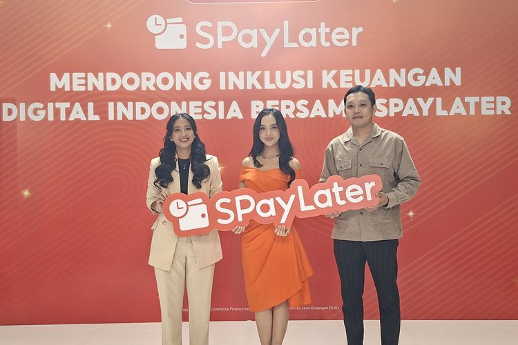 Director of Compliance & Risk Management, SPayLater Indonesia Anggie Ariningsih, Penyanyi, Lyodra dalam acara Media Gathering: Mendorong Inklusi Keuangan Digital di Indonesia bersama SPayLater, ditemui di Jakarta pada Kamis (30/10/2025).