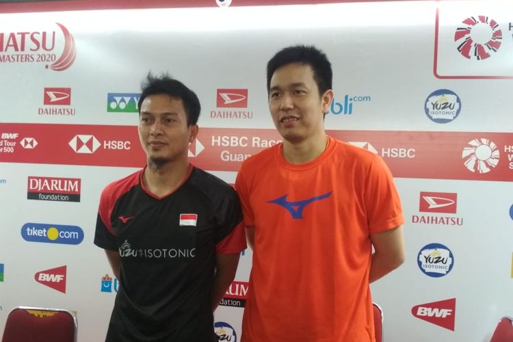 Ganda putra Indonesia, Mohammad Ahsan/Hendra Setiawan, seusai melakoni laga perempat final Indonesia Masters 2020 di Istora Senayan, Jumat 17 Januari 2020.