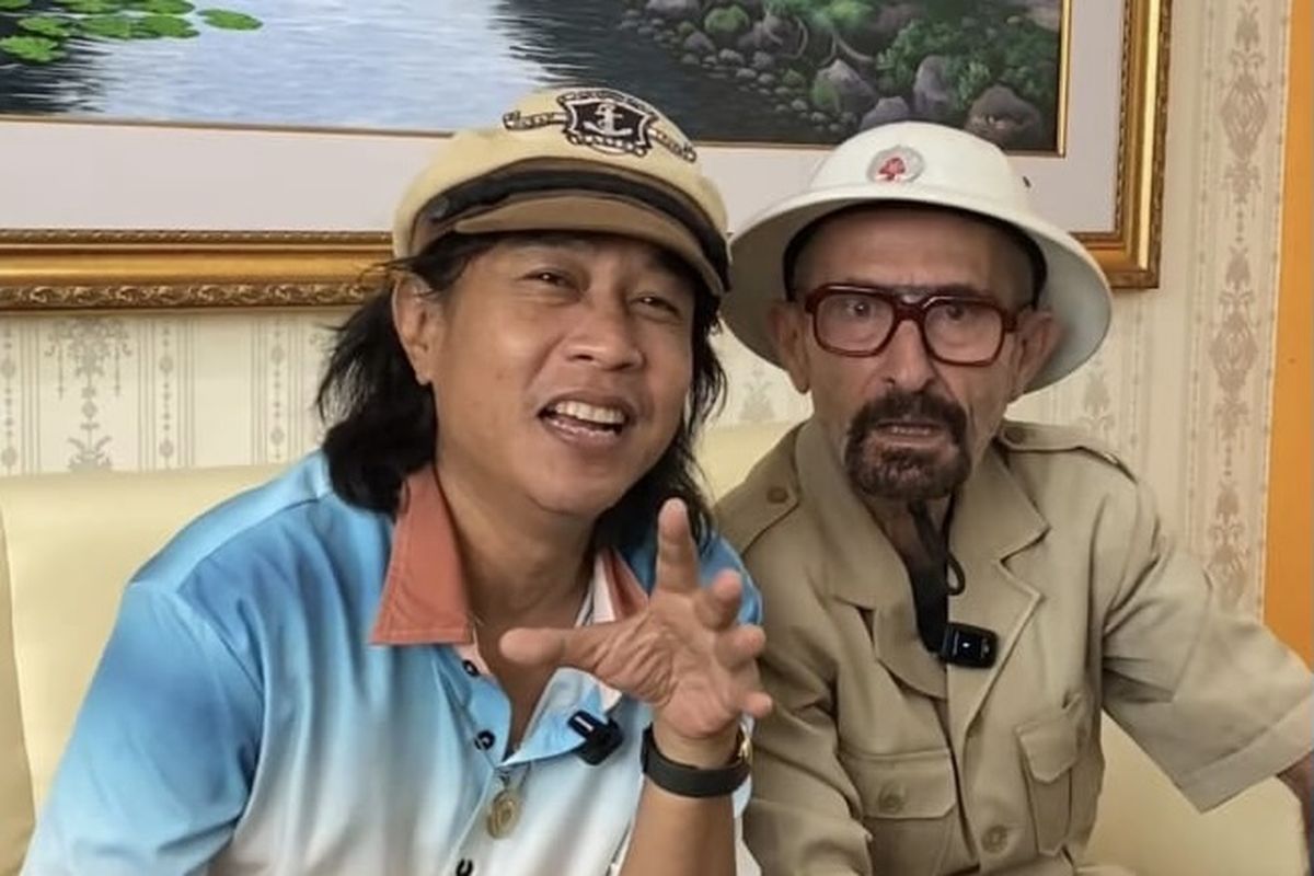 Pelawak Surabaya, Eko Londo (kanan) saat bersama sahabatnya, Cak Suro