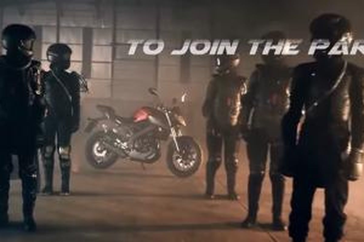 Sekilas tampang Yamaha MT-25 dipenggal dari scene video yang diunggah di YouTube.