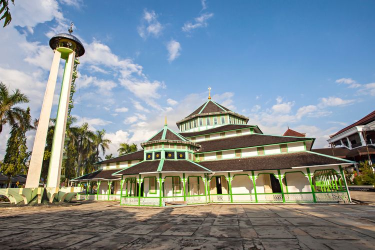 Masjid Adji Amir Hasanoedin di Tenggarong, Kutai Kartanegara. 