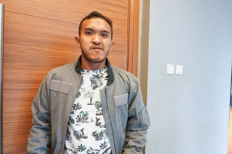 Komedian Caesar Keep Smile saat diabadikan di kawasan Rasuna Said, Jakarta Selatan, Kamis (22/3/2018).