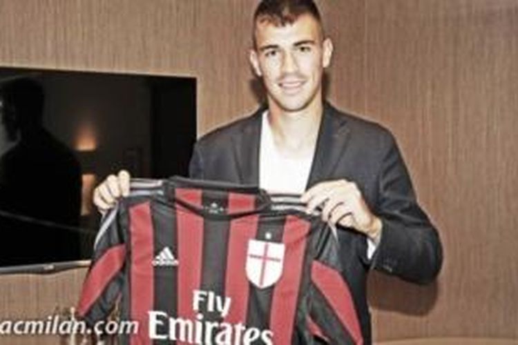 Bek anyar AC Milan, Alessio Romagnoli.